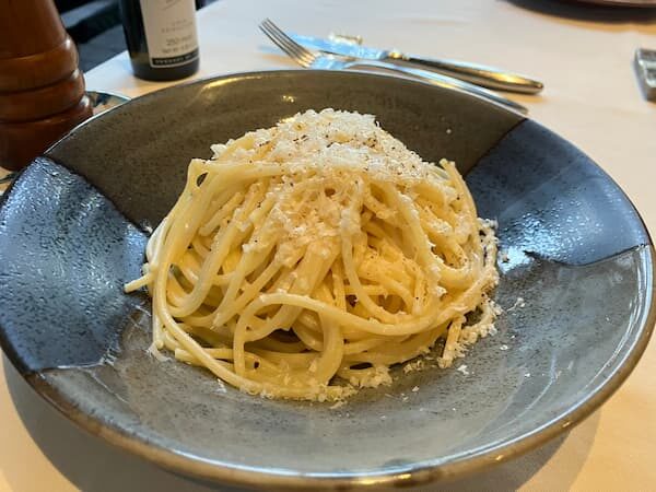 オリーブオイルとパルミジャーノソースのスパゲッティ